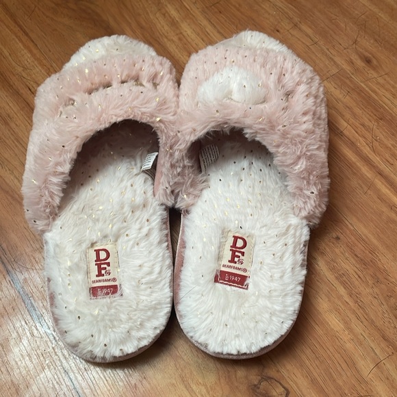 Fuzzy slippers - Picture 4 of 4